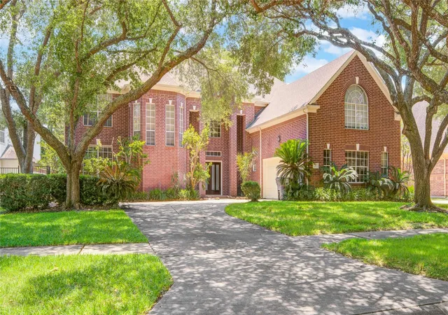 Photo 3 of Single family home for sale at 16 Treverstone Ct, Sugar Land, TX 77479 | MLS# 58002115 | Listing updated on 2026-09-19
