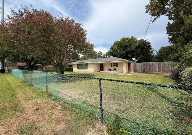 Photo 4 of Single family home for sale at 2004 9th Street, High Island, TX 77623 | MLS# 30461523 | Listing updated on 2026-09-15