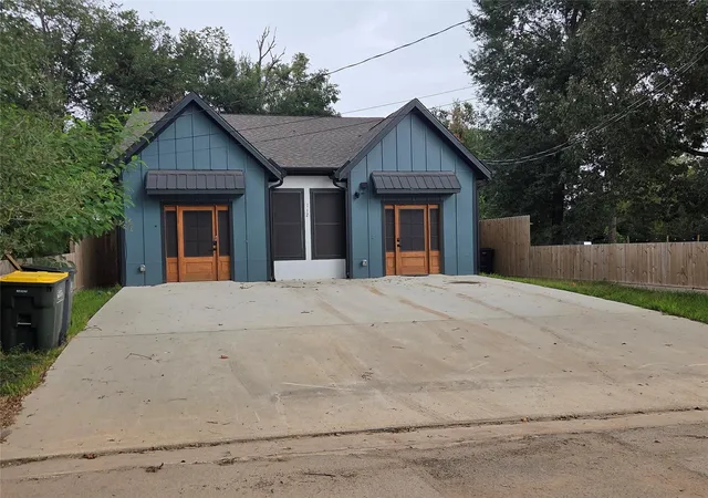 Photo 4 of Land for sale at 107 S San Jacinto St, Conroe, TX 77301 | MLS# 36889636 | Listing updated on 2026-09-09