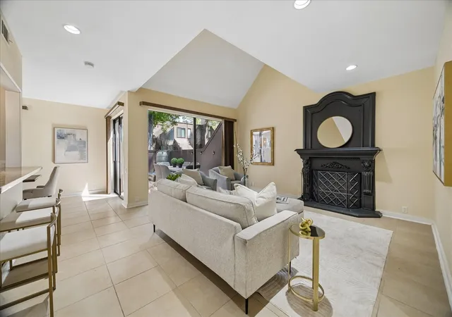 Photo 1 of Townhouse for sale at 115 Litchfield Ln, Houston, TX 77024 | MLS# 64372586 | Listing updated on 2026-09-27