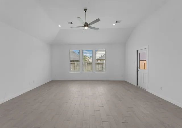 Photo 4 of Single family home for sale at 1727 Pecan Woods Ln, Conroe, TX 77301 | MLS# 69917185 | Listing updated on 2026-09-20