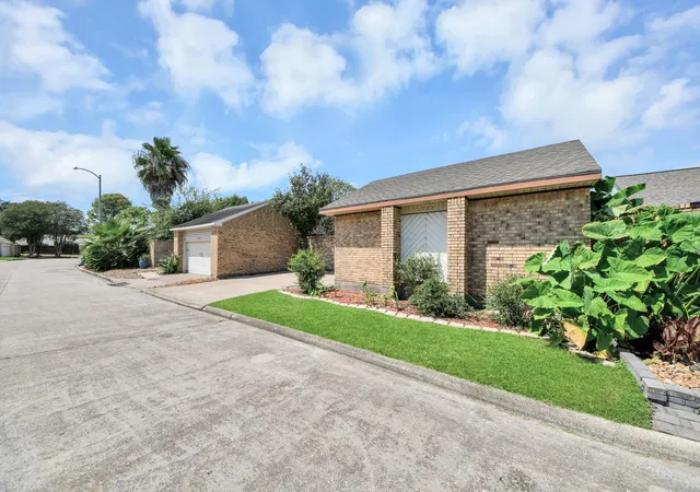 Photo 3 of Single family home for sale at 1723 Plumbwood Way, Houston, TX 77058 | MLS# 42338231 | Listing updated on 2026-10-03