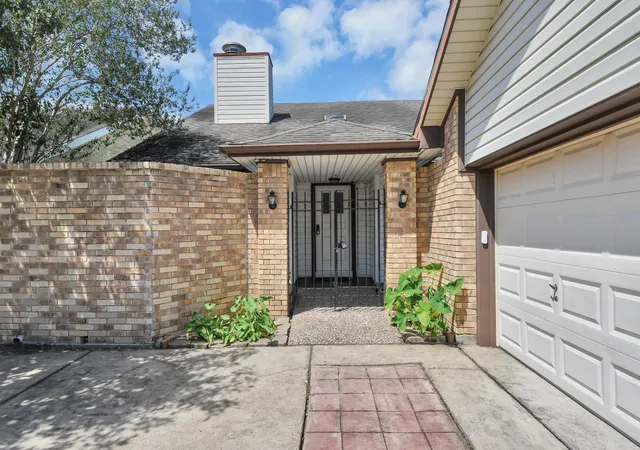 Photo 3 of Single family home for sale at 1723 Plumbwood Way, Houston, TX 77058 | MLS# 42338231 | Listing updated on 2026-10-03