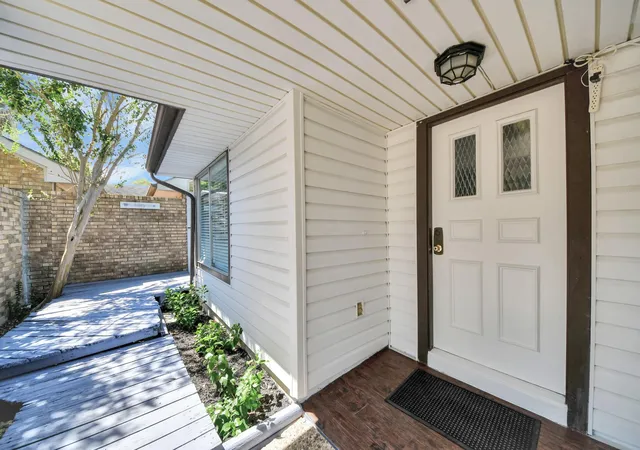Photo 4 of Single family home for sale at 1723 Plumbwood Way, Houston, TX 77058 | MLS# 42338231 | Listing updated on 2026-10-03