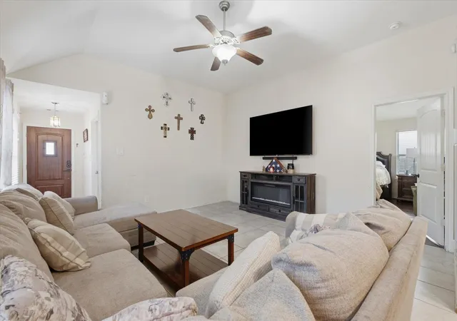 Photo 4 of Single family home for sale at 8338 Broadleaf Ave, Baytown, TX 77521 | MLS# 63098379 | Listing updated on 2026-10-05