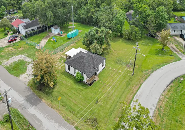Photo 2 of Single family home for sale at 839 Yaupon St, Clute, TX 77531 | MLS# 65069176 | Listing updated on 2026-10-04