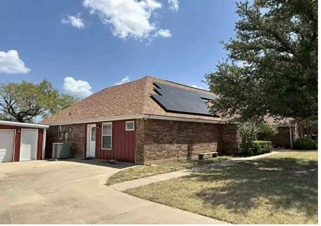 Photo 2 of Single family home for sale at 2323 Sha Ln, Breckenridge, TX 76424 | MLS# 45676668 | Listing updated on 2026-09-15