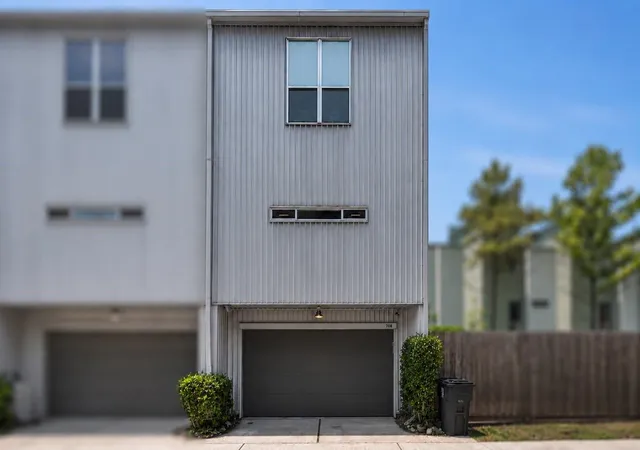 Photo 2 of Townhouse for sale at 708 Ruthven St, Houston, TX 77019 | MLS# 21459091 | Listing updated on 2026-09-13