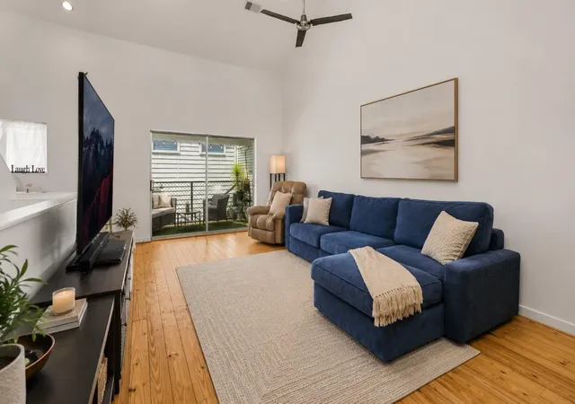 Photo 3 of Townhouse for sale at 708 Ruthven St, Houston, TX 77019 | MLS# 21459091 | Listing updated on 2026-09-13