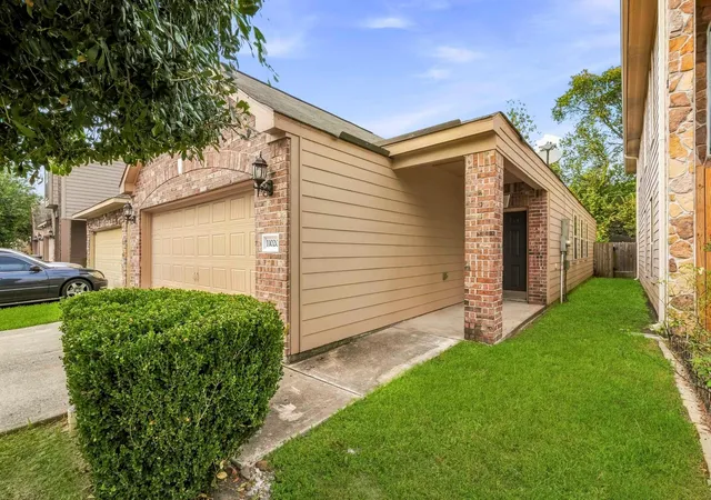 Photo 2 of Single family home for sale at 11020 Panther Ct, Houston, TX 77099 | MLS# 42598417 | Listing updated on 2026-09-18