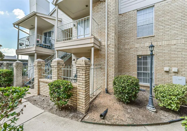 Photo 2 of Condo for sale at 12550 Whittington Dr #303, Houston, TX 77077 | MLS# 18296502 | Listing updated on 2026-09-19