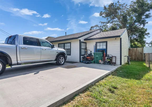 Photo 2 of Single family home for sale at 6802 Force St, Houston, TX 77020 | MLS# 29599152 | Listing updated on 2026-09-09