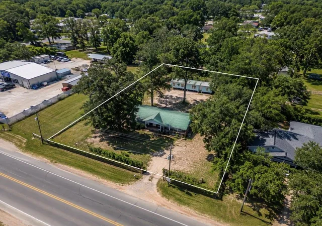 Photo 2 of Single family home for sale at 17162 Highway 105 E, Conroe, TX 77306 | MLS# 47270552 | Listing updated on 2026-09-01