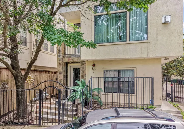 Photo 1 of Single family home for sale at 1914 Woodbury St, Houston, TX 77030 | MLS# 22061874 | Listing updated on 2026-09-09