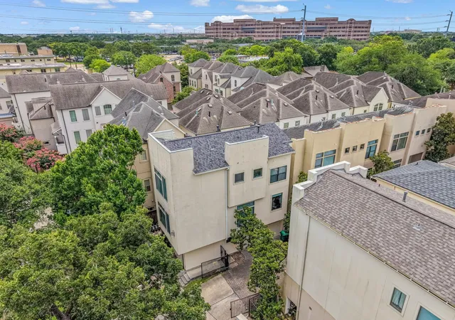 Photo 2 of Single family home for sale at 1914 Woodbury St, Houston, TX 77030 | MLS# 22061874 | Listing updated on 2026-09-09