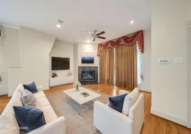 Photo 3 of Single family home for sale at 1914 Woodbury St, Houston, TX 77030 | MLS# 22061874 | Listing updated on 2026-09-09