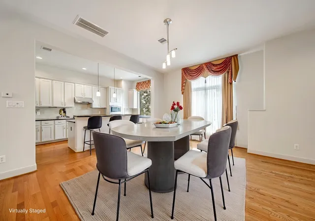 Photo 3 of Single family home for sale at 1914 Woodbury St, Houston, TX 77030 | MLS# 22061874 | Listing updated on 2026-09-09