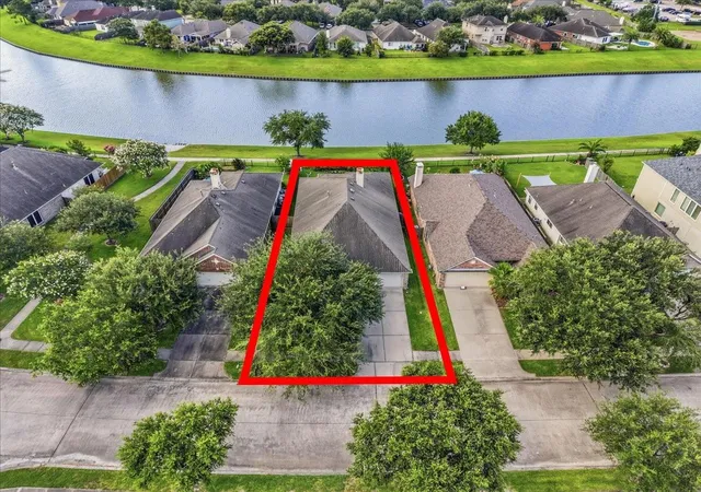 Photo 2 of Sale Pending at 3109 Summerstorm Ln, League City, TX 77573 | MLS# 29768696 | Listing updated on 2026-09-16