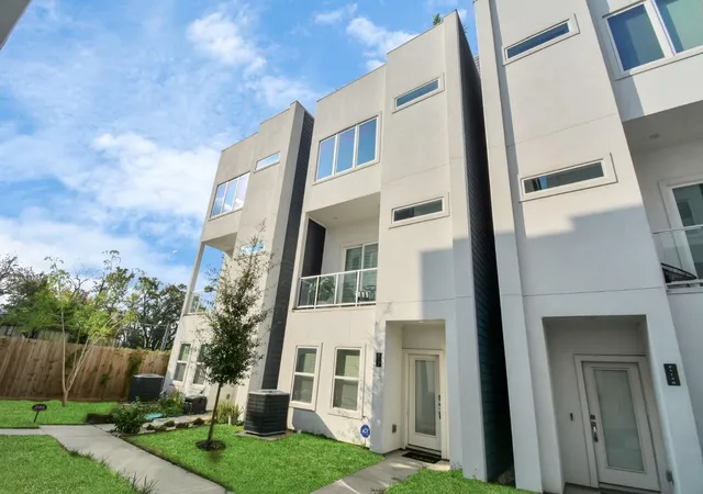 Photo 1 of Single family home for sale at 2114 Engelmohr St #Unit C, Houston, TX 77054 | MLS# 5466464 | Listing updated on 2026-09-23