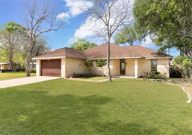 Photo 2 of Sale Pending at 190 River Hvn Rd, Mc Queeney, TX 78123 | MLS# 89578890 | Listing updated on 2026-10-04