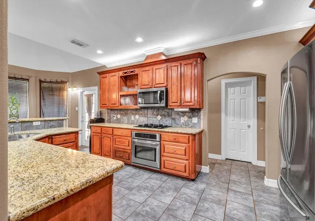 Photo 3 of Single family home for sale at 61 Parsley Ct, Lake Jackson, TX 77566 | MLS# 98882087 | Listing updated on 2026-09-12