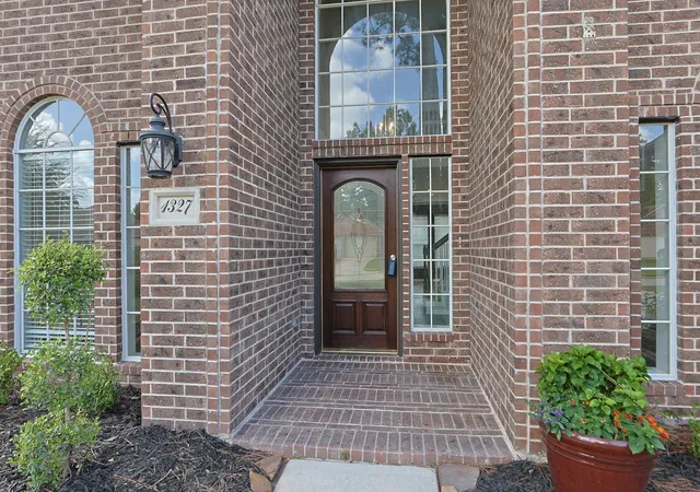 Photo 4 of Single family home for sale at 1327 Serene Trl, Tomball, TX 77375 | MLS# 71378982 | Listing updated on 2026-09-25