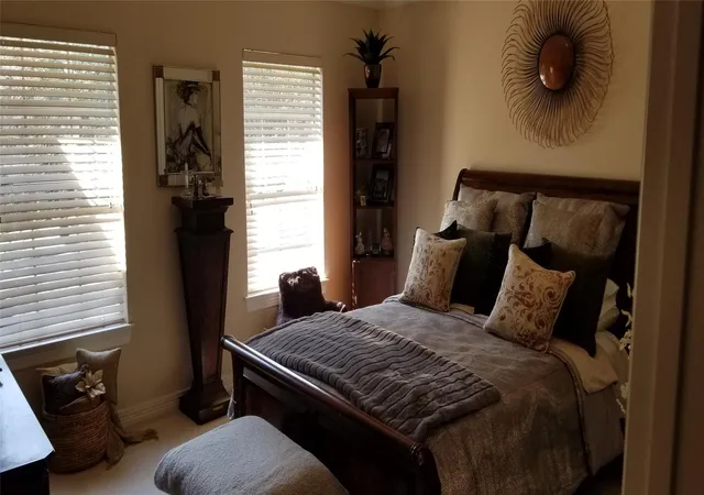 Photo 4 of Single family home for sale at 2021 Lauren Lake Dr, League City, TX 77573 | MLS# 11432731 | Listing updated on 2026-10-13
