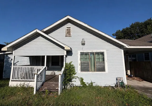 Photo 1 of Sale Pending at 905 Walton St, Houston, TX 77009 | MLS# 15880757 | Listing updated on 2026-09-18