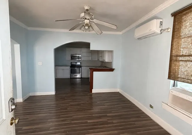 Photo 3 of Sale Pending at 905 Walton St, Houston, TX 77009 | MLS# 15880757 | Listing updated on 2026-09-18