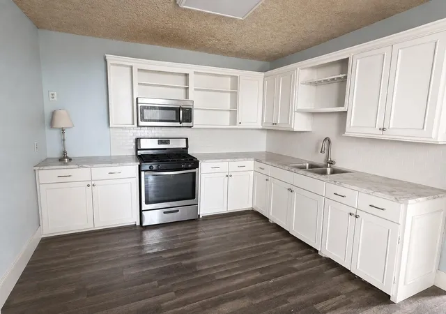Photo 4 of Sale Pending at 905 Walton St, Houston, TX 77009 | MLS# 15880757 | Listing updated on 2026-09-18