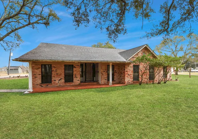 Photo 3 of Single family home for sale at 17115 County Rd 831, Pearland, TX 77584 | MLS# 75983827 | Listing updated on 2026-09-02