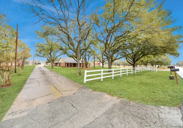 Photo 3 of Single family home for sale at 17115 County Rd 831, Pearland, TX 77584 | MLS# 75983827 | Listing updated on 2026-09-02