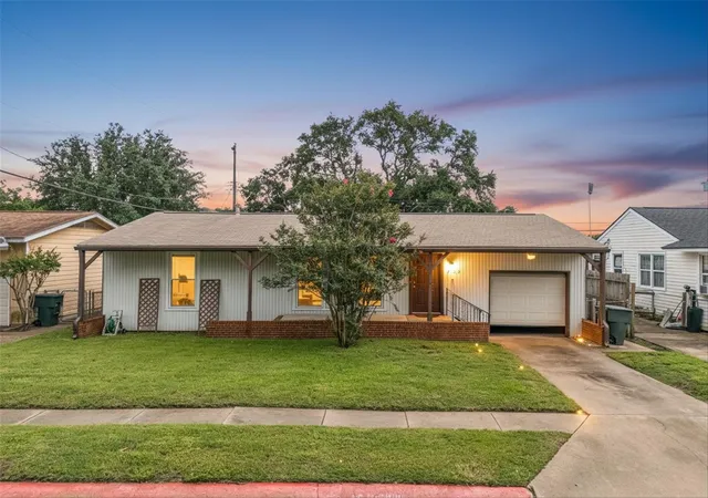 Photo 1 of Single family home for sale at 7113 Sycamore Dr, Galveston, TX 77551 | MLS# 22731989 | Listing updated on 2026-10-08