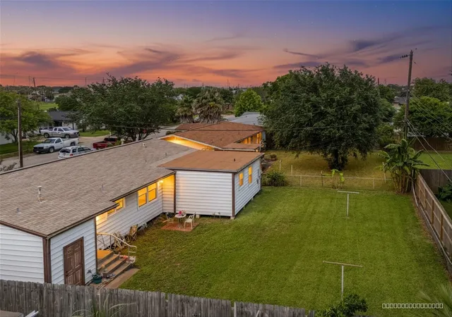 Photo 2 of Single family home for sale at 7113 Sycamore Dr, Galveston, TX 77551 | MLS# 22731989 | Listing updated on 2026-10-08