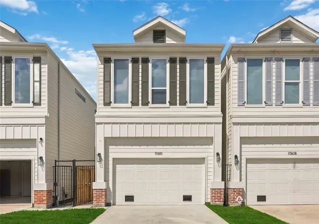Photo 1 of Single family home for sale at 10610 Ashville Dr, Houston, TX 77051 | MLS# 35966841 | Listing updated on 2026-10-03