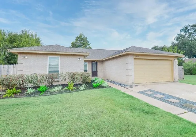 Photo 1 of Single family home for sale at 10615 Heatherford Dr, Houston, TX 77041 | MLS# 94270360 | Listing updated on 2026-09-04