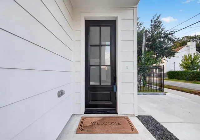 Photo 3 of Single family home for sale at 902 Kern St #A, Houston, TX 77009 | MLS# 27020448 | Listing updated on 2026-10-08