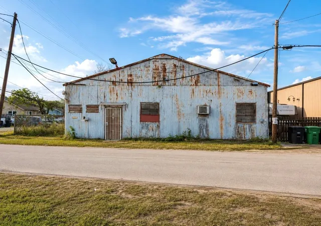 Photo 2 of Single family home for sale at 7903 Leander St, Houston, TX 77012 | MLS# 65640232 | Listing updated on 2026-09-08