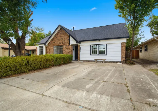 Photo 3 of Single family home for sale at 3931 Tiffany Dr, Houston, TX 77045 | MLS# 10124727 | Listing updated on 2026-09-25