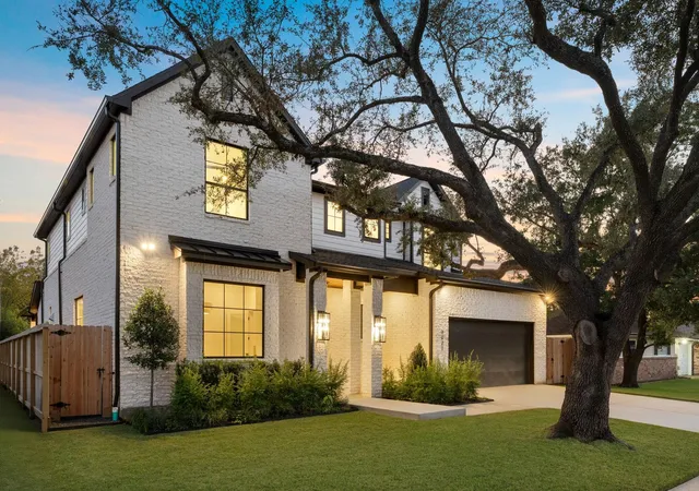 Photo 2 of Single family home for sale at 8021 Turquoise Ln, Houston, TX 77055 | MLS# 4733550 | Listing updated on 2026-10-08