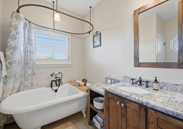 Photo 2 of Single family home for sale at 1733 County Rd 376, Shiner, TX 77984 | MLS# 59269498 | Listing updated on 2026-09-16