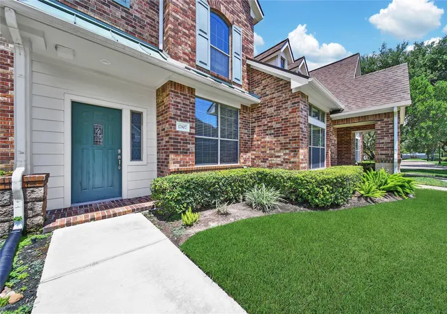 Photo 3 of Townhouse for sale at 17907 Clover Hl, Houston, TX 77094 | MLS# 11440685 | Listing updated on 2026-09-04