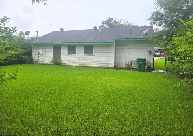 Photo 2 of Sale Pending at 7347 Okinawa Rd, Houston, TX 77033 | MLS# 88703258 | Listing updated on 2026-10-06