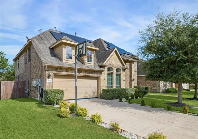 Photo 1 of Single family home for sale at 1106 Boxwood Pl, Friendswood, TX 77546 | MLS# 50066750 | Listing updated on 2026-10-09