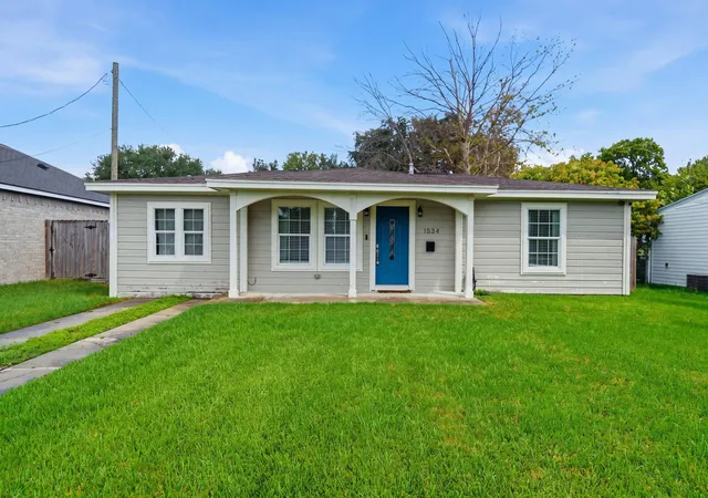 Photo 2 of Single family home for sale at 1534 3rd Avenue N, Texas City, TX 77590 | MLS# 77956589 | Listing updated on 2026-09-09