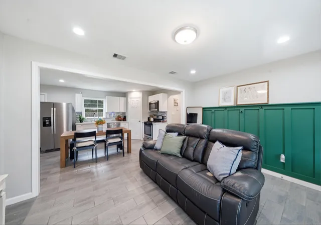 Photo 3 of Single family home for sale at 1534 3rd Avenue N, Texas City, TX 77590 | MLS# 77956589 | Listing updated on 2026-09-09