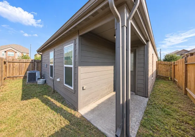 Photo 13 of Single family home for sale at 6247 El Platino Dr, Houston, TX 77048 | MLS# 25653416 | Listing updated on 2026-10-06