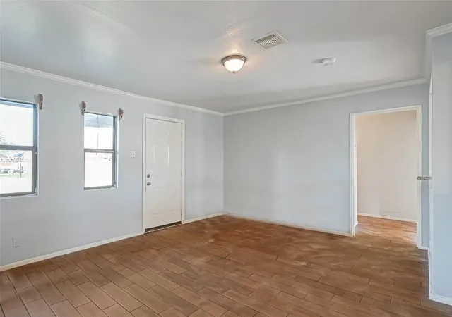Photo 3 of Single family home for sale at 5322 Westover St, Houston, TX 77033 | MLS# 81602651 | Listing updated on 2026-09-05