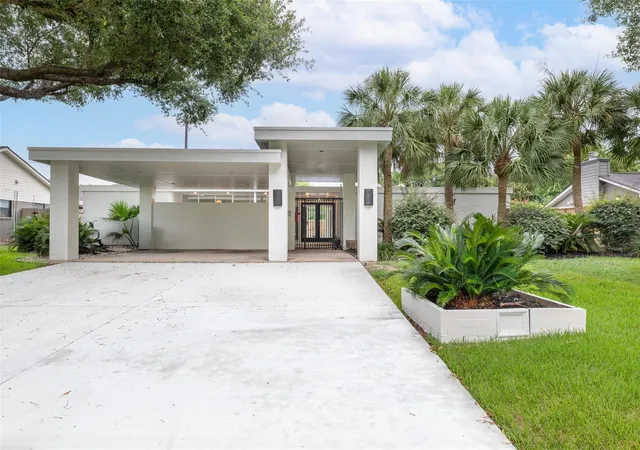 Photo 1 of Sale Pending at 10211 Willowgrove Dr, Houston, TX 77035 | MLS# 28392241 | Listing updated on 2026-09-20