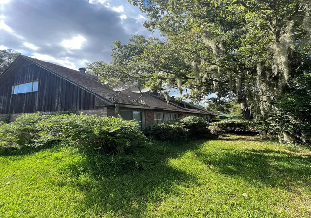 Photo 4 of Single family home for sale at 2323 Olympia Dr, West Columbia, TX 77486 | MLS# 23986478 | Listing updated on 2026-09-10